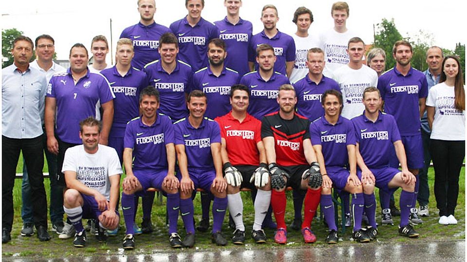 Mit diesem Team, das überraschend den Aufstieg in die Bezirksliga geschafft hat, will der kleine Dorfverein SV Schwabegg auch den Klassenerhalt in der höchsten schwäbischen Klasse schaffen.		F.: Manfred Stahl