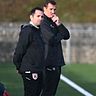 Fabian Ewertz und sein Assistent Pierre Valerius (vorne) feierten mit dem FC Bitburg einen Kantersieg in Mayen.