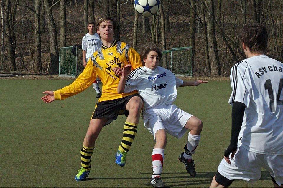 Die Gäste (r.) schafften es nicht den ASV abzudrängen.  Foto: Christian Groitl