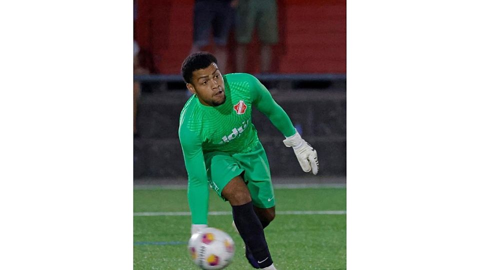 Starke Leistung: Torhüter Amir Rettaily hielt alles, was auf seinen Kasten kam, und hatte damit großen Anteil am 1:0-Sieg von RW Darmstadt in der Fußball-Verbandsliga beim VfR Groß-Gerau.	Foto: Peter Henrich