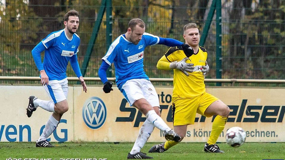 Archivbild: Nils Gresens (Mitte) wird auch in der Saison 2020/2021 Spielertrainer beim SV Blau-Weiß Bornreihe sein. Unterstützt wird er bei der Aufgabe von Frank Meyer.