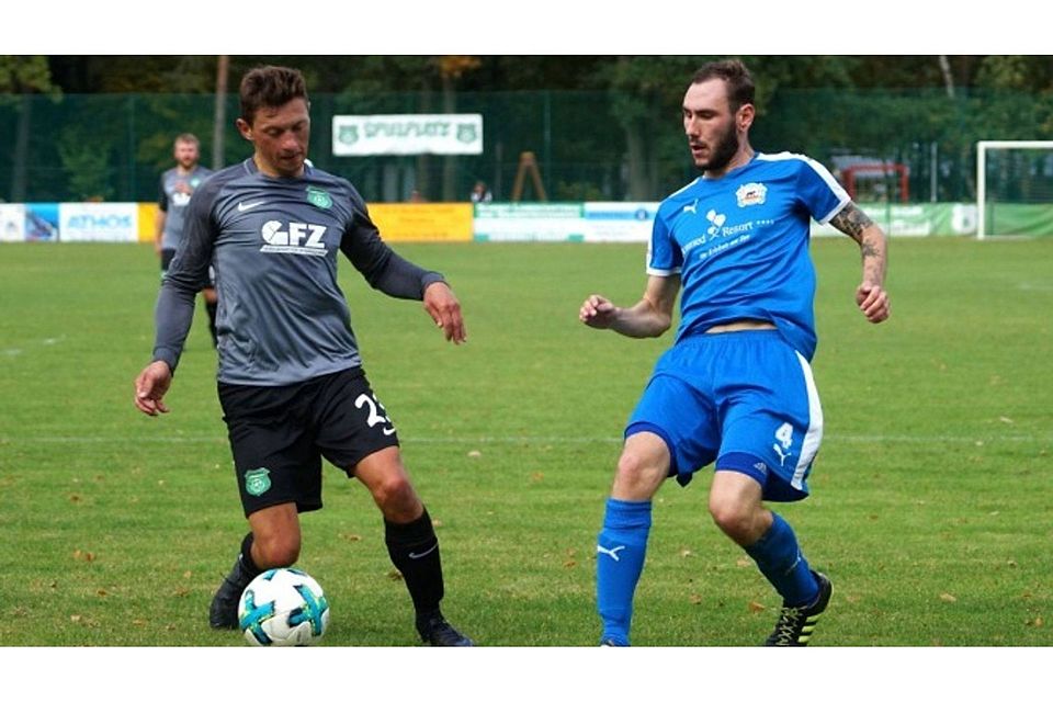 Nils Wendel (in blau) verstärkt zur Rückrunde den SV Baalberge.             F: Samarkin