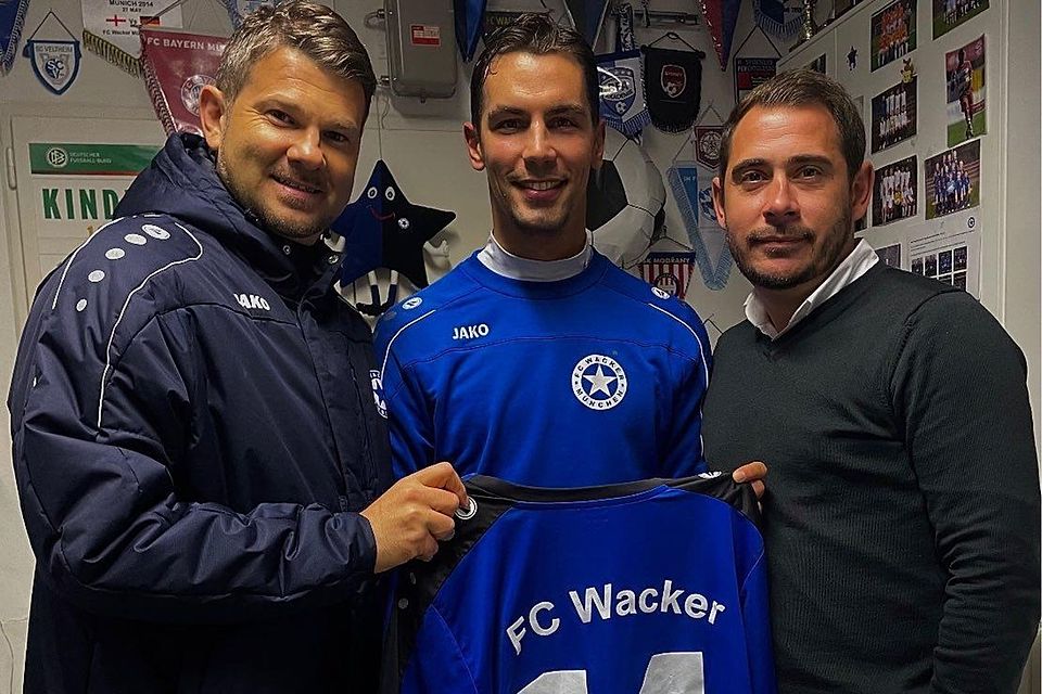 Mit Luka Radulovic (Mitte) hat der FC Wacker München einen namhaften Neuzugang an Land gezogen.