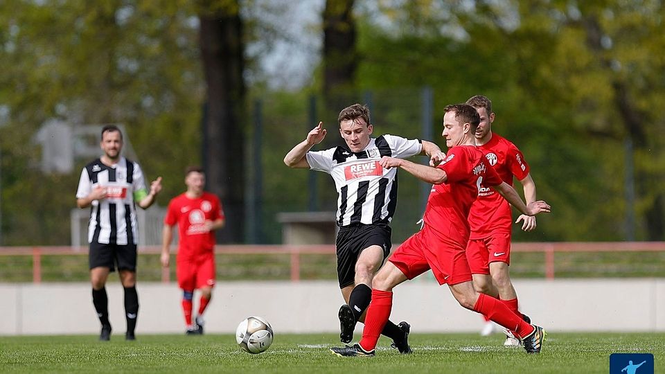 In einem umkämpften Topspiel trennten sich Ligaprimus Viktoria Kelsterbach und der Zweitplatzierte Spielvereinigung Hochheim torlos mit 0:0.