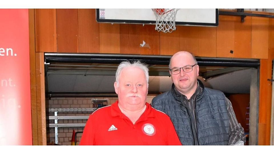 Sind mit dem bisherigen Saisonverlauf durchaus zufrieden: Kreisfußballwart Frank Heller (rechts) und sein Stellvertreter Peter Kraus. Archivfoto: Zinn 