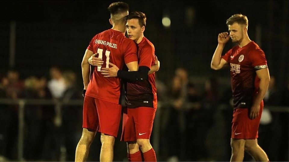 Freuten sich über einen 4:1-Erfolg im Halbfinale gegen den SV Konz: die Spieler der FSG Ehrang/Pfalzel. Foto: Sebastian J. Schwarz
