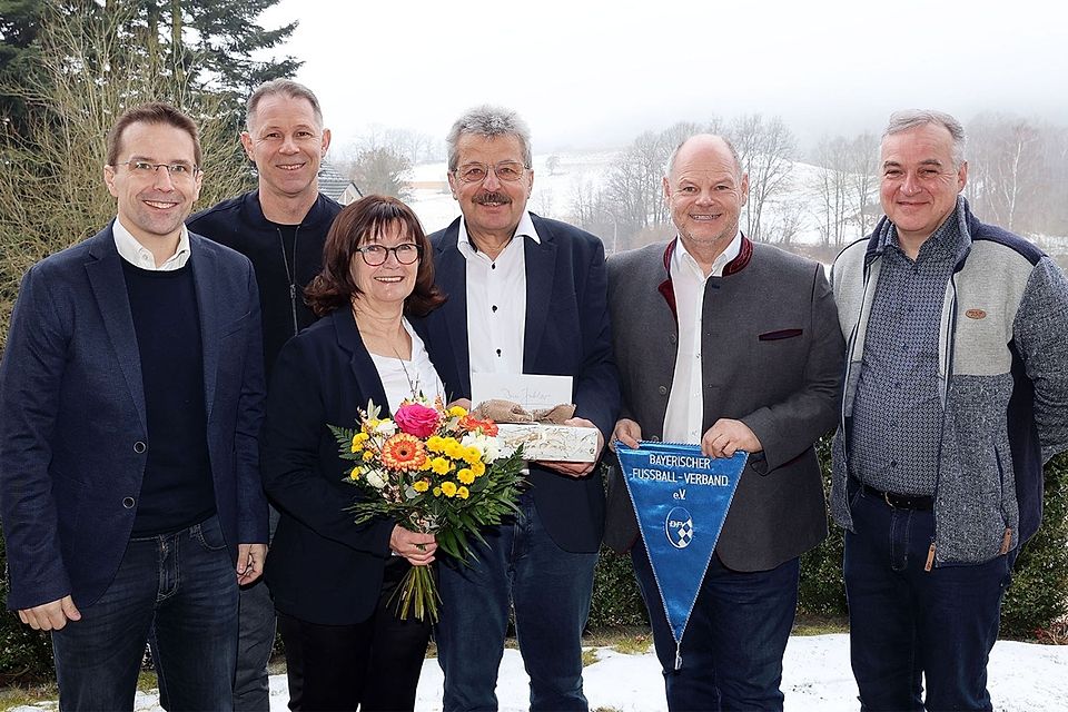 Josef Janker (Dritter von rechts) ist eine Funktionärsgröße des bayerischen Fußballs