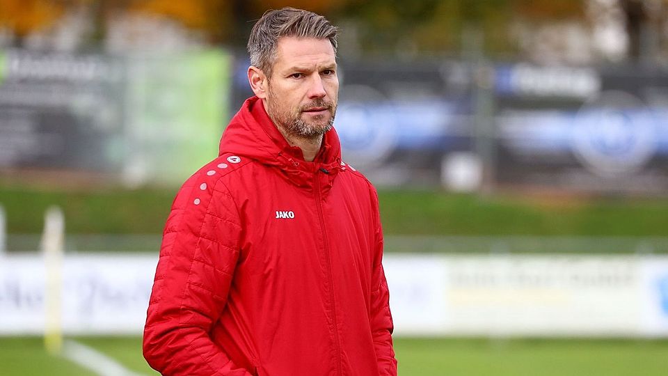Der SV Töging mit Trainer Alexander Sommer sehnt sich nach einem Erfolgserlebnis.