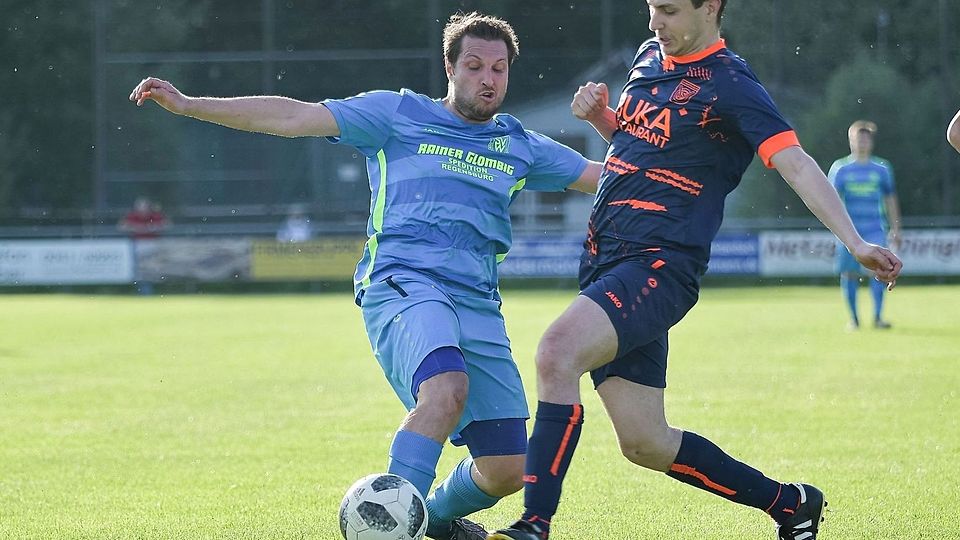 Ein Tor von Christopher Prester (l.) reichte dem SV Wenzenbach gegen den FC Beilngries nicht zum erhofften Sieg in der Relegation.