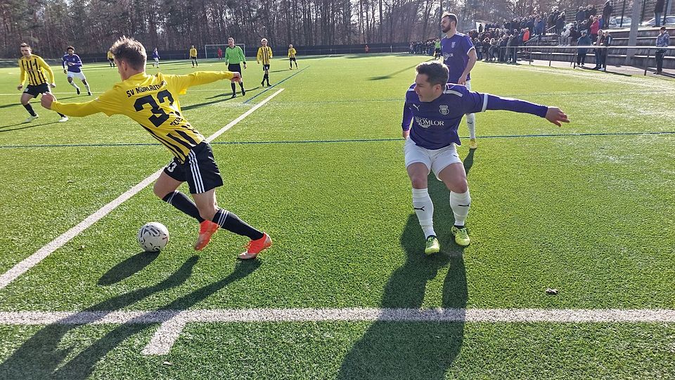 Spielt der FSV Jägersburg (lila) - wie hier Sven Schreiber gegen Morlauterns David Schehl - bald wieder überregional?