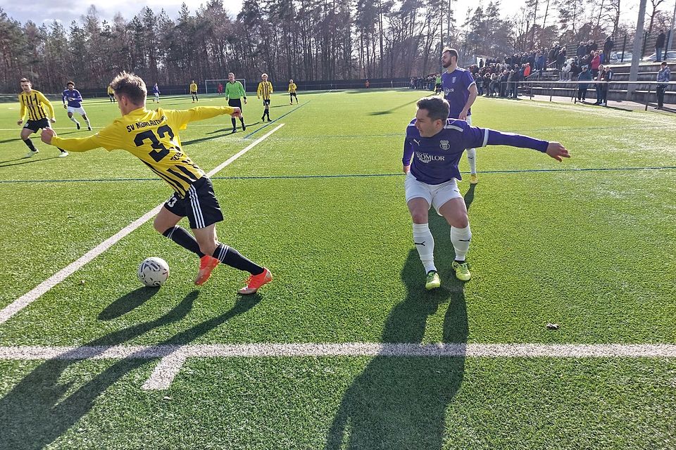 Spielt der FSV Jägersburg (lila) - wie hier Sven Schreiber gegen Morlauterns David Schehl - bald wieder überregional?