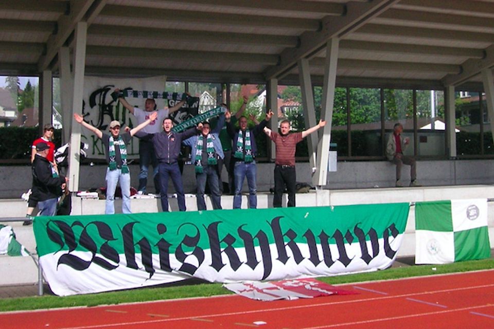 Die Whiskykurve des FC Kreuzlingen bei einem Spiel in Herisau.