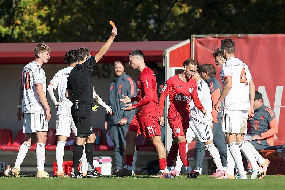Nach dem Rückstand drehte der FC Bayern München II nach der Pause auf und profitierte von zwei Platzverweisen für den TSV Aubstadt.