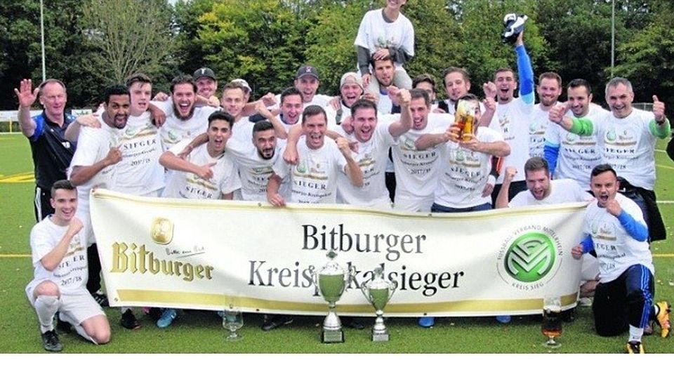 Groß war der Jubel beim Bezirksligateam des SV Bergheim nach dem Kreispokalsieg. FOTO: WOLFGANG HENRY