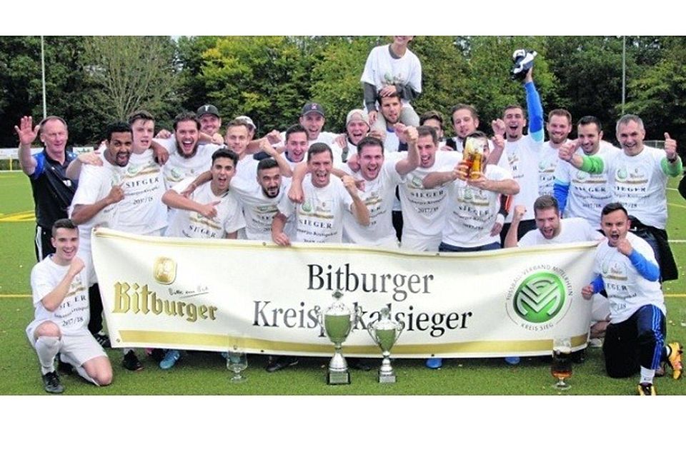 Groß war der Jubel beim Bezirksligateam des SV Bergheim nach dem Kreispokalsieg. FOTO: WOLFGANG HENRY