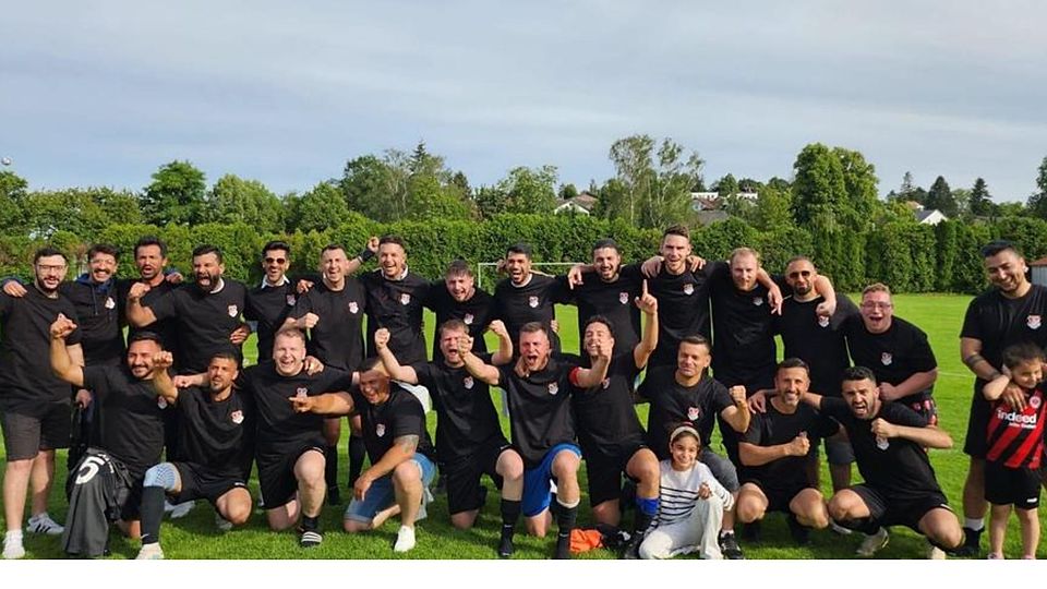 In die C-Liga aufgestiegen ist die FSV Münster - hier die Mannschaft nach dem entscheidenden Relegationsspiel in Gundernhausen. Jetzt hat die FSV sogar eine zweite Mannschaft gemeldet.