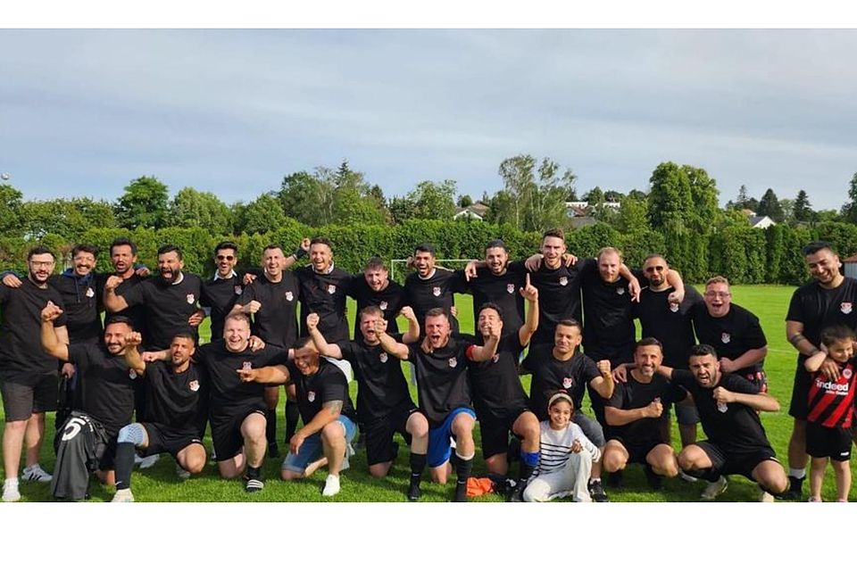 In die C-Liga aufgestiegen ist die FSV Münster - hier die Mannschaft nach dem entscheidenden Relegationsspiel in Gundernhausen. Jetzt hat die FSV sogar eine zweite Mannschaft gemeldet.