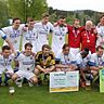 Titel verteidigt: der FC Sturm Hauzenberg darf auch 2015 den Kreispokalsieg bejubeln. F: Steinert