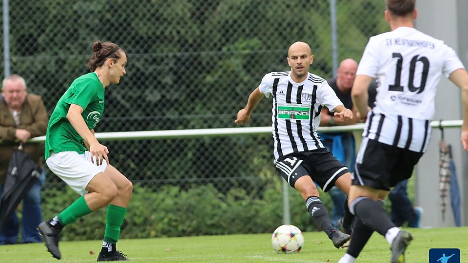 Stefan Haas (am Ball) und der SV Neufraunhofen wollen am Freitagabend endlich wieder etwas Zählbares nach Hause bringen.