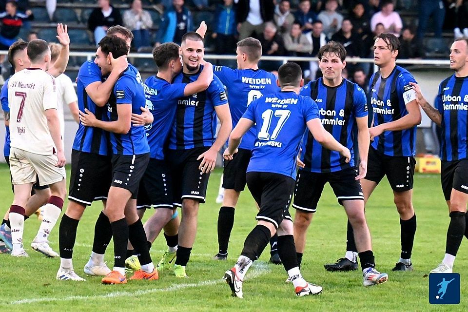 Die Freude nach dem 4:4-Ausgleich kannte keine Grenzen. Die Freude nach dem 4:4-Ausgleich kannte keine Grenzen.