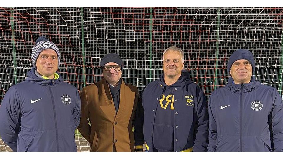 Das frisch aufgehübschte Team: Co-Trainer Sandro Schlitz, der Sportlicher Leiter Mario Spreitzer, der erste stellvertretende Vorsitzender Karsten Theis und Trainer Thorsten Effgen. 	Foto: Kuzmanovski
