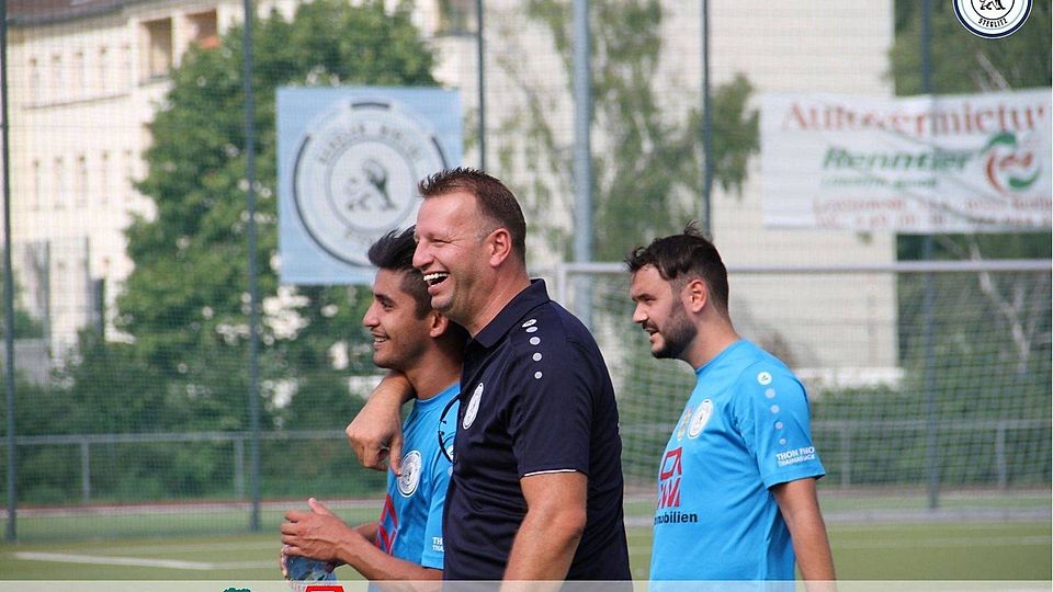 Trainer Denis Drnda (dunkelblaues Shirt) verlässt Steglitz GB am Saisonende.
