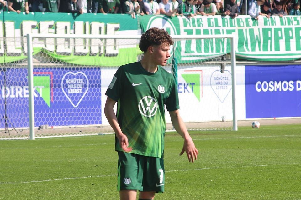 Pharell Hensel, der unter Bauer schon Bundesliga spielte war für die U-19 des VFL Wolfsburg am Werk.