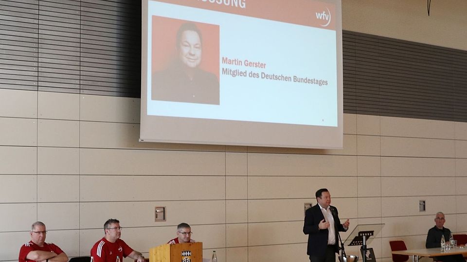 Martin Gerster (Mitglied des Bundestags) bei seiner Eröffnungsrede zum Staffeltag in Schwendi