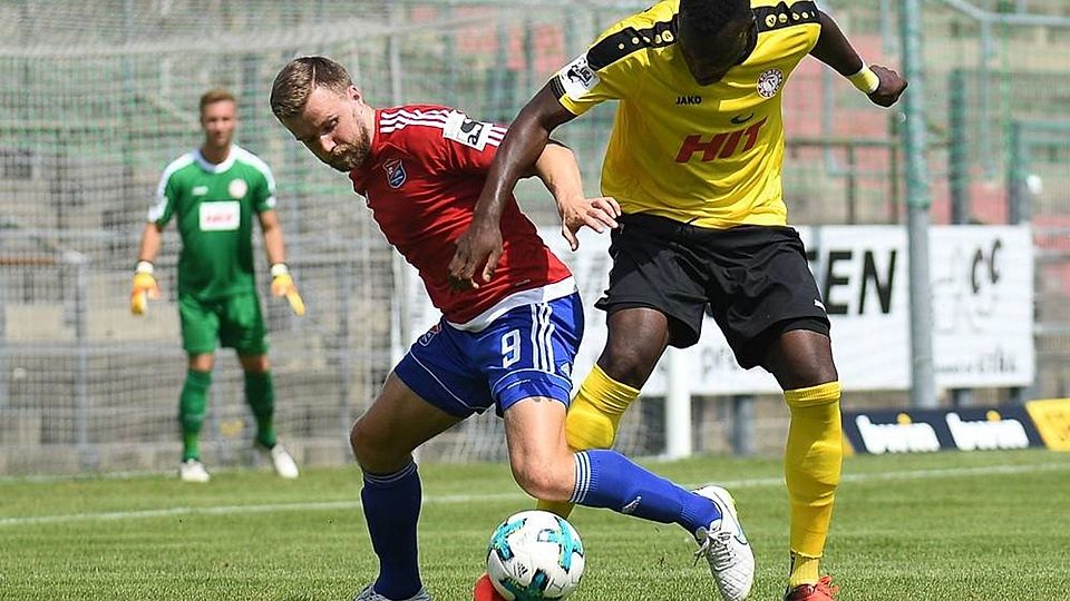 Cedric Mimbala kommt auf über 100 Drittligaspiele - hier für Fortuna Köln im Jahr 2017.