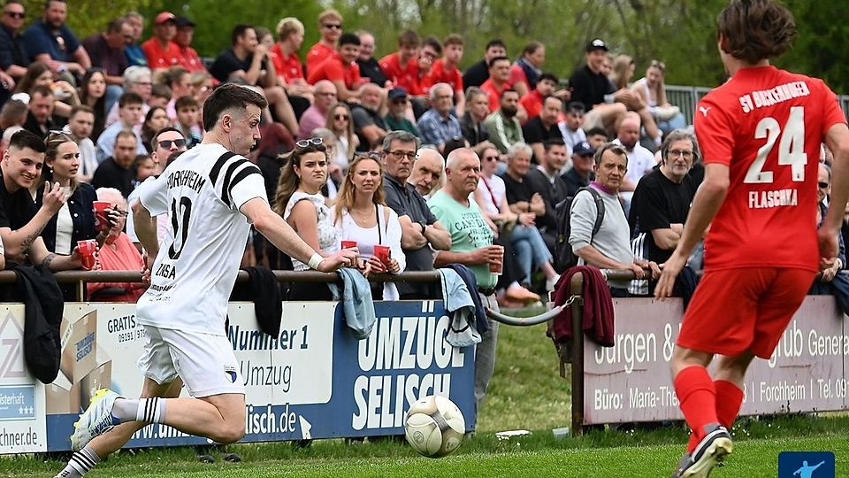 Tolle Kulisse beim Landesliga Nordost-Derby zwischen dem SV Buckenhofen (in rot) und der SpVgg Jahn Forchheim! 700 Fans wollten sich die Partie nicht entgehen lassen. 
