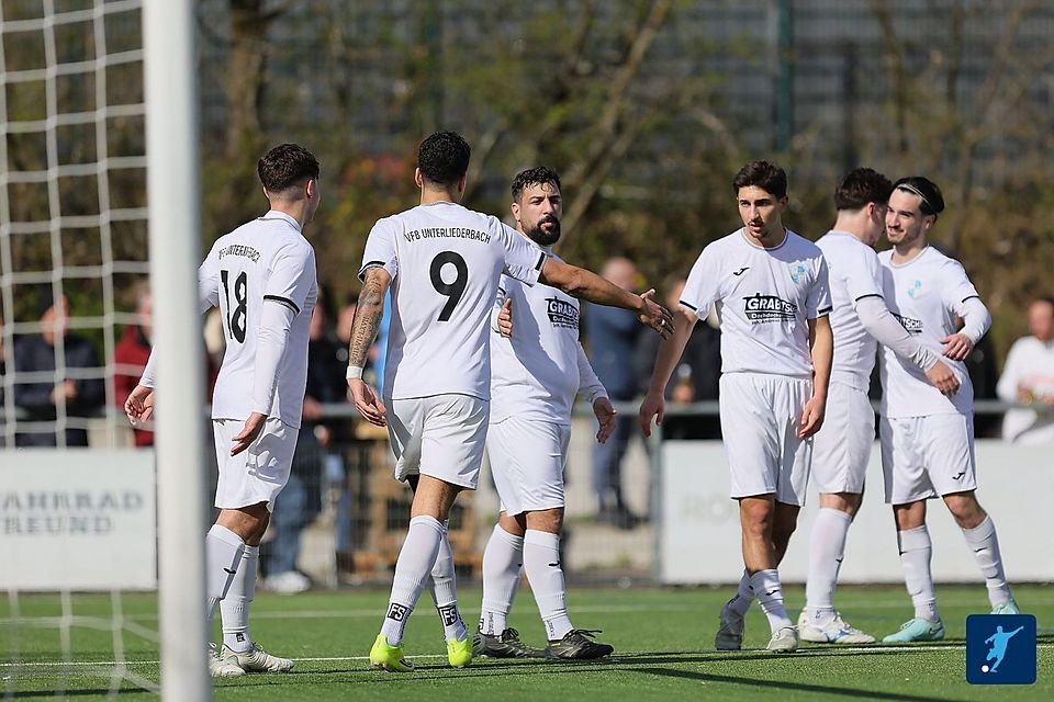 Der VfB Unterliederbach geht als Tabellenerster in das Topspiel gegen TuRa Niederhöchstadt. Der VfB Unterliederbach geht als Tabellenerster in das Topspiel gegen TuRa Niederhöchstadt.
