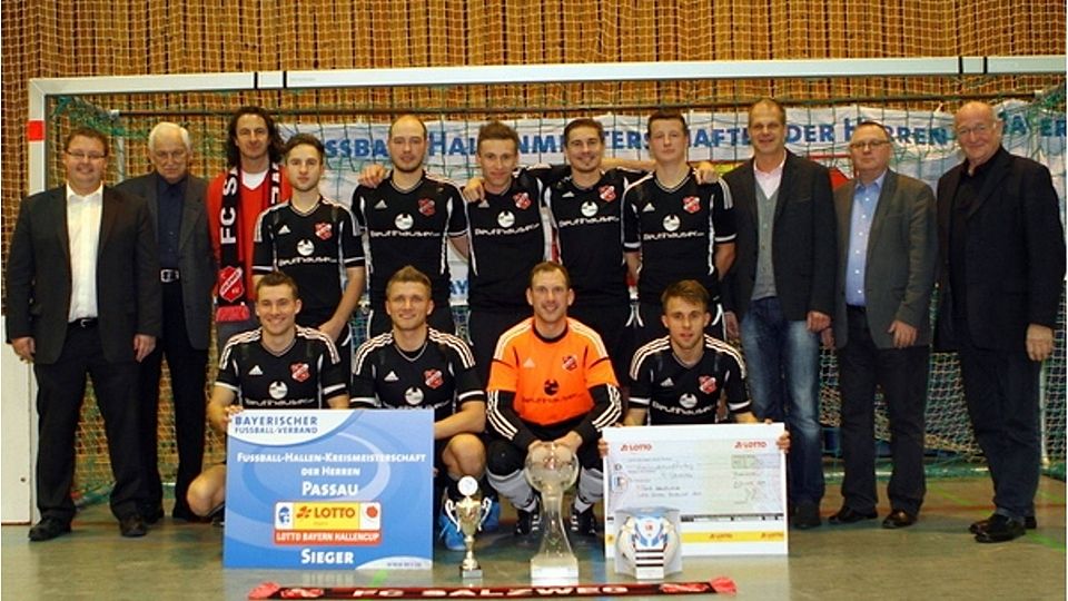 Die Siegermannschaft des FC Salzweg   Foto:Andreas Santner