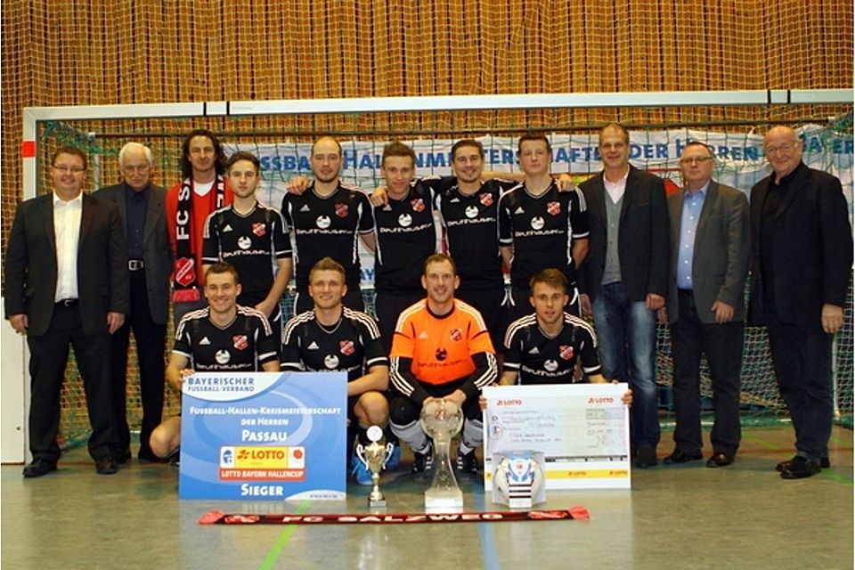 Die Siegermannschaft des FC Salzweg   Foto:Andreas Santner