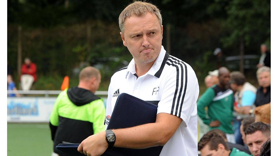 \"Vor allem die erste Hälfte haben wir komplett verschlafen\": Mertens Trainer Frank Pleimes war sauer. Foto: FuPa-Archiv