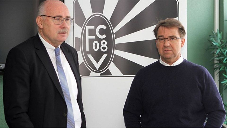 Alexander Thumer kehrt als sportlicher Leiter zum Oberligisten FC 08 Villingen zurück, rechts Vereinspräsident Leo Grimm. | Foto: Dieter Reinhardt