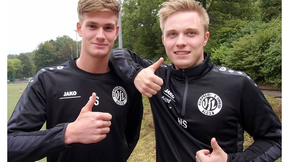 Daumen hoch: VfL-Jugendkoordinator Nico Seringhaus (rechts) stellte seinen Olper Freund Simon Sander jetzt als neuen Torwarttrainer der „Jungfürsten“ vor. Foto: hb