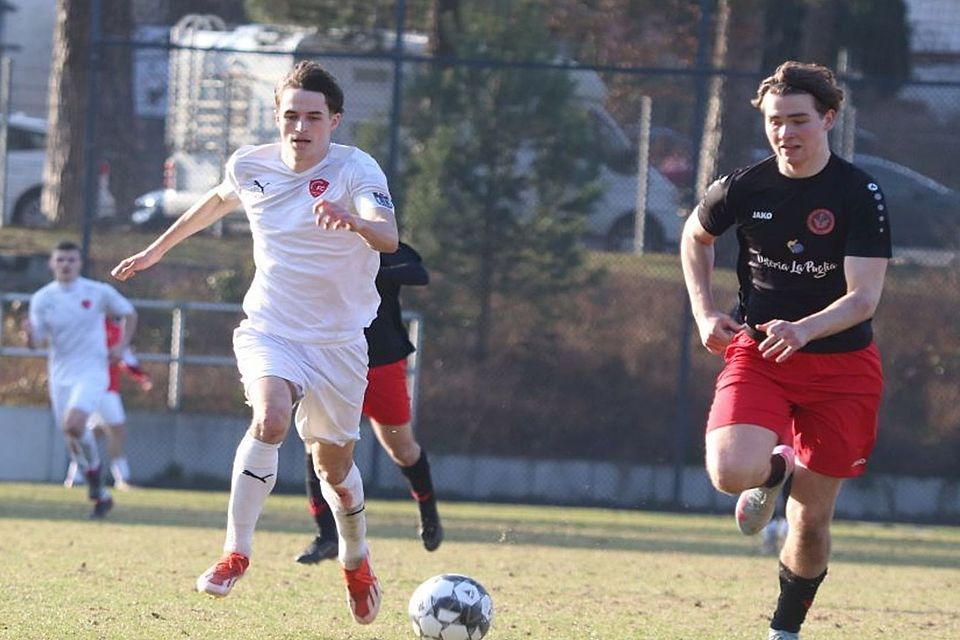 Dennis Bohnsack (li) nicht zu stoppen bei Köpenick