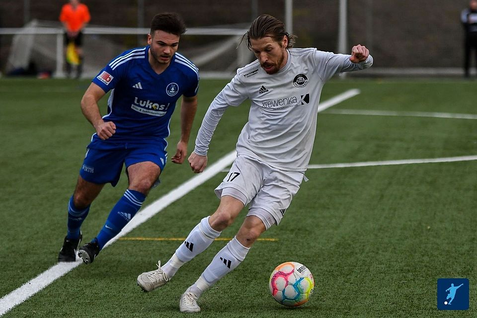 Spielertrainer Tim Hulsey (in weiß) ist konzentriert am Ball +++ Das fordert er auch von seiner Mannschaft, auch am kommenden Wochenende 