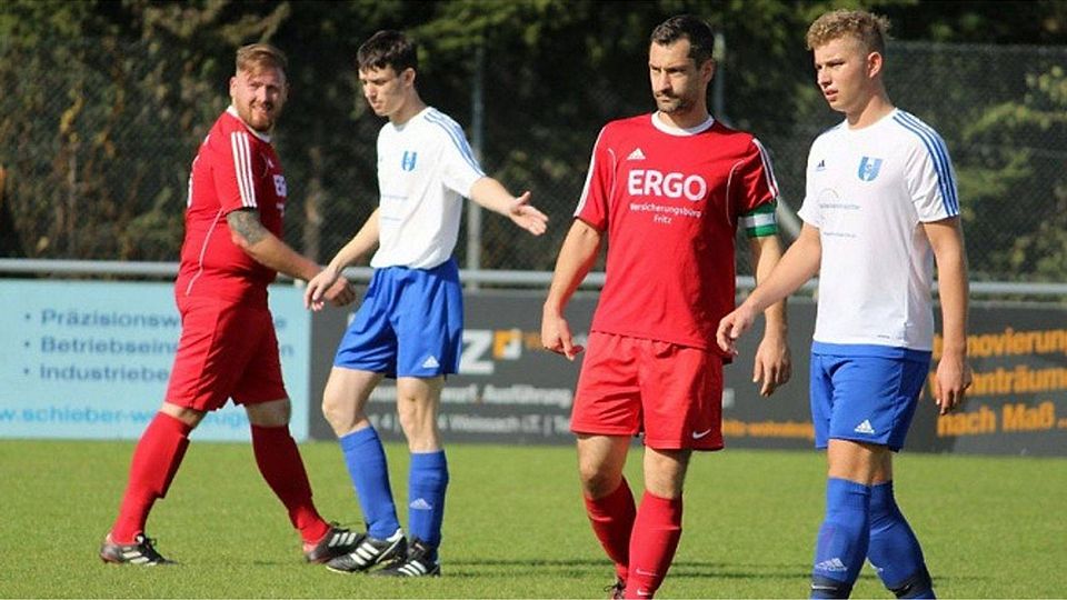 Der SV Spiegelberg (rote Trikots) ist Gastgeber des Winter-Cups. F: Johannes Ruoff