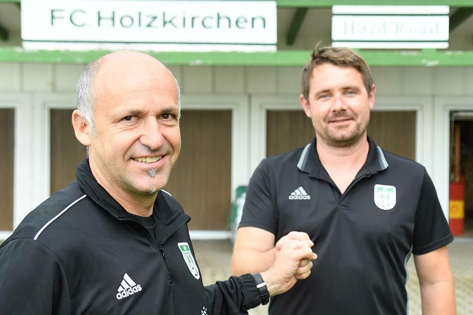 Auf eine gute Zusammenarbeit: Der neue TuS-Trainer Josef Albersinger (l.), bringt viel Erfahrung mit. Das freut den Sportlichen Leiter Markus Müller.