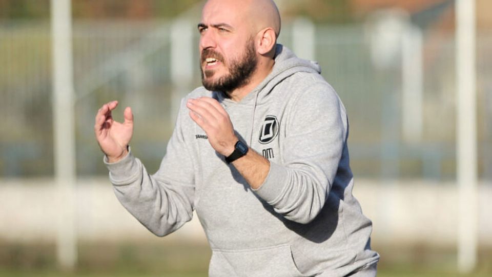 Dimitrios Mitsis wird auch in den kommenden Spielzeiten an der Seitenlinie des SV Dessau 05 stehen.