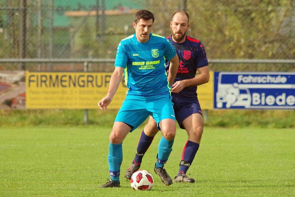 Nico Beigang soll den SV Wenzenbach (l.) zurück in die Kreisliga schießen.