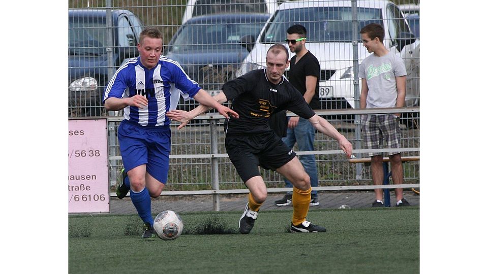 Im Laufduell - v.l.n.r. Timo Franz (Neuses) und Michael Senzel (Hailer) - Foto: Senzel