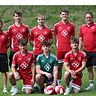 (hinten v.l.) Trainer Albert Weindl, Emil Fleischmann, Valentin Geiger, Samuel Mies, Spartenleiter Thomas Ketzer,  (vorne v.l.) Julia Steer, Benjamin Kilger, Timo Holzapfel. 