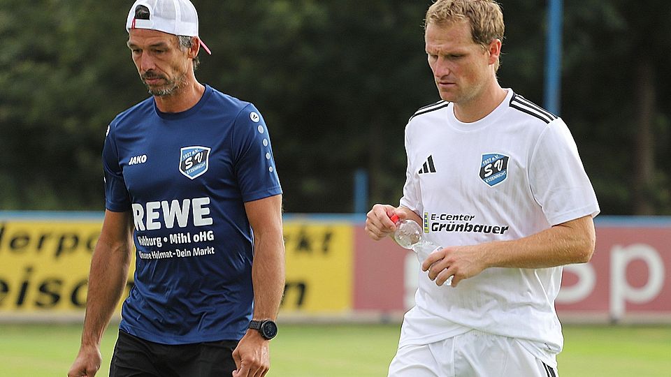 Chefcoach Andreas Wendl (rechts) und Co-Trainer Klaus Herrmann halten dem SV Etzenricht weiterhin die Treue.