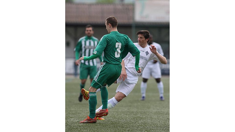 Verloren mit 0:7 - die Spieler der SG Eschenrod (grünes Trikot, F: Archiv)