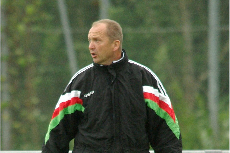 Den Blick klar in Richtung Meisterschaft gerichtet: Brennbergs Trainer Christian Blüml. Foto: Schmautz