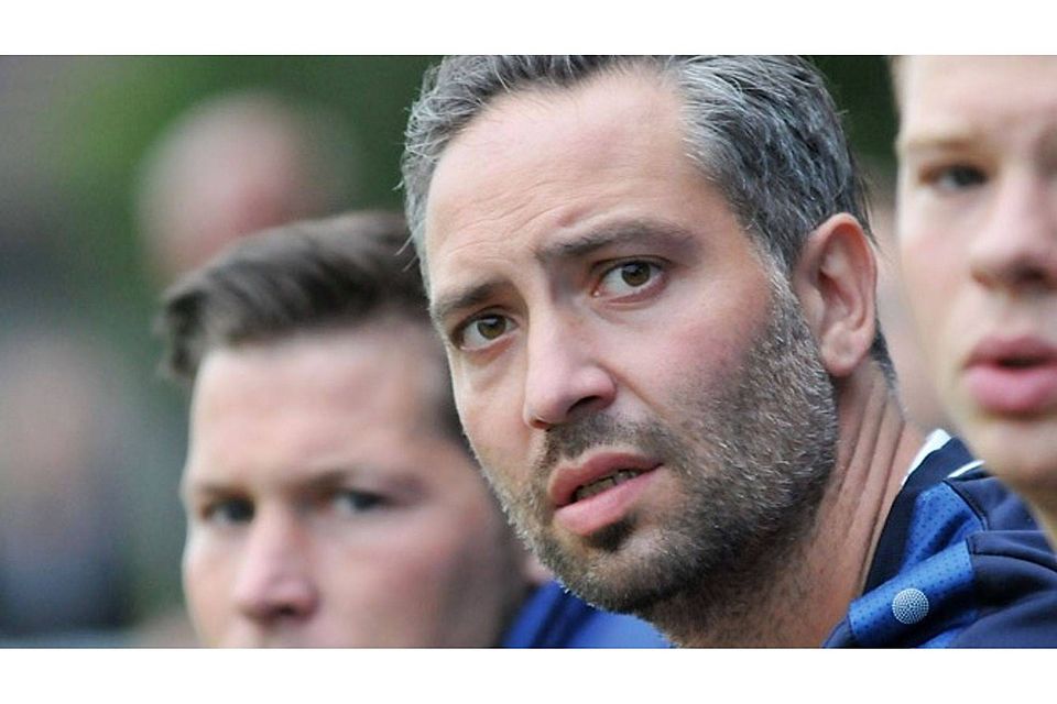 Täfertingens Coach Antonio Cuevas weiß den Kantersieg beim VfL Westendorf durchaus einzuordnen.   F.: Andreas Lode