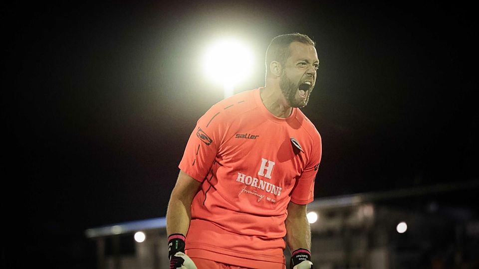 Im Rampenlicht: Torwart David Salcher hält den 1. FC mit seinen Paraden im Spiel.