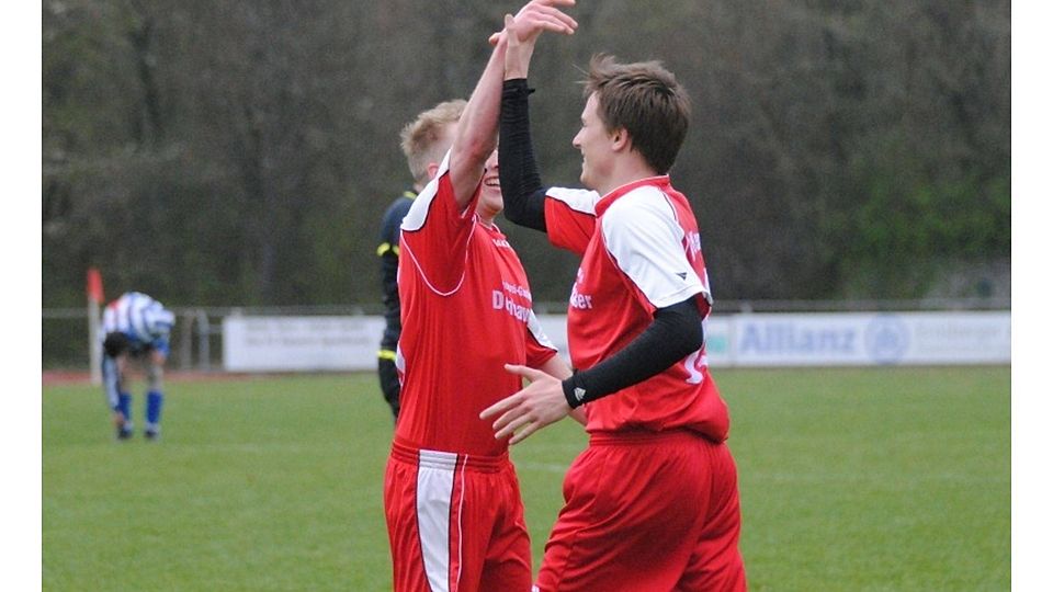 Jubeln wieder an der Spitze: Die Kicker vonm TV Hemau. F: Sabrina Brandt